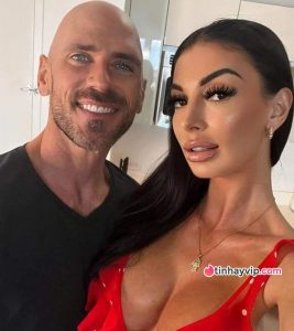 Johnny sins và cô bạn ngực khủng