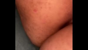 Vợ dâm đang ngủ mới liếm có tí mà lồn đã chảy hết nước dâm