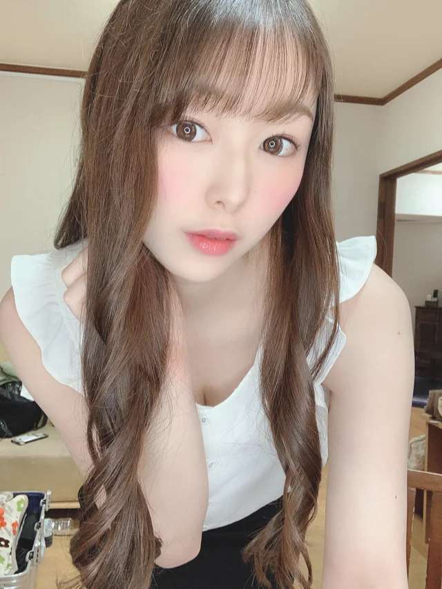 Ngôi sao sáng giá Amin Nina của làng phim 18+