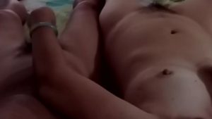 Vợ chồng dâm xem sex xong nứng quá làm nháy cho đỡ thèm