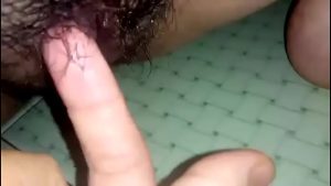 Bướm dâm của em anh gảy như gảy đàn