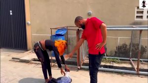 Gái xinh cùng chồng làm xường về chơi nháy